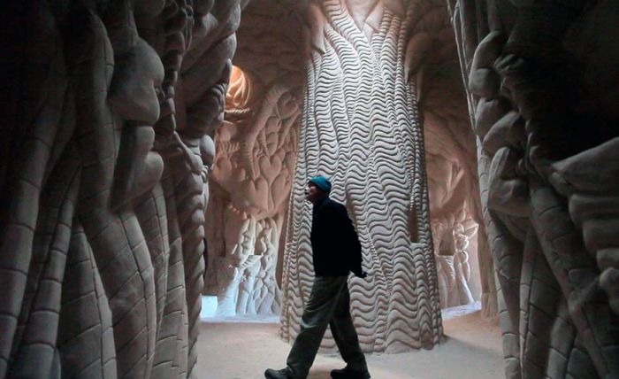 Artist Spends 10 Years Carving An Amazing Cave (17 pics)