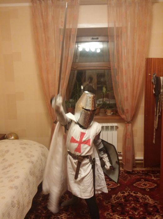 How To Make Your Own Knight Costume (12 pics)