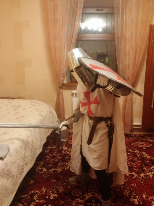 How To Make Your Own Knight Costume (12 pics)