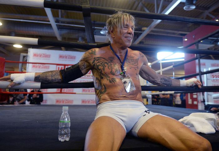 Mickey Rourke Is 62 And He Beat Up A 29 Year Old Boxer (13 pics)