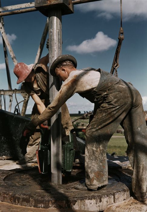 1940s Black And White Photos In Color (49 pics)