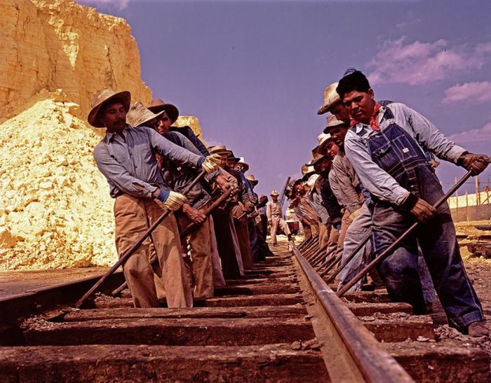 1940s Black And White Photos In Color (49 pics)