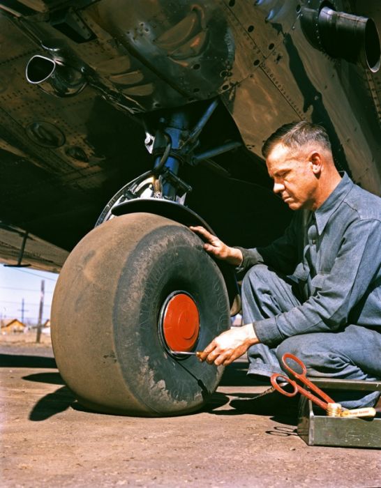 1940s Black And White Photos In Color (49 pics)