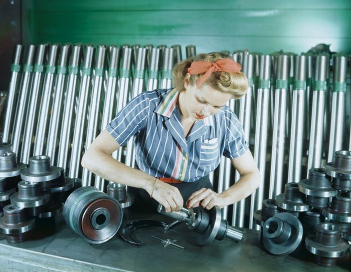 1940s Black And White Photos In Color (49 pics)