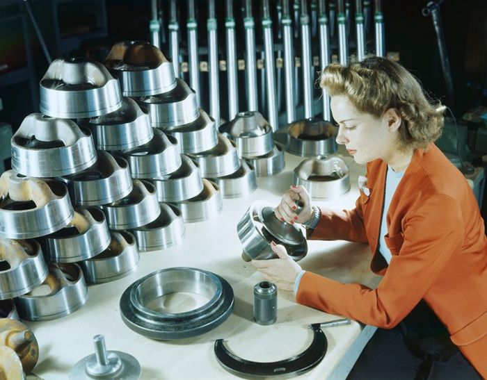 1940s Black And White Photos In Color (49 pics)