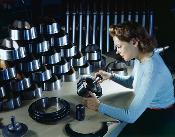 1940s Black And White Photos In Color (49 pics)