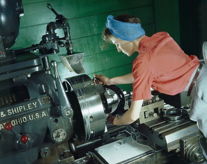 1940s Black And White Photos In Color (49 pics)