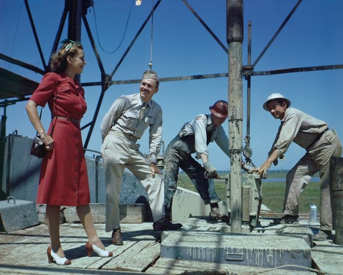 1940s Black And White Photos In Color (49 pics)