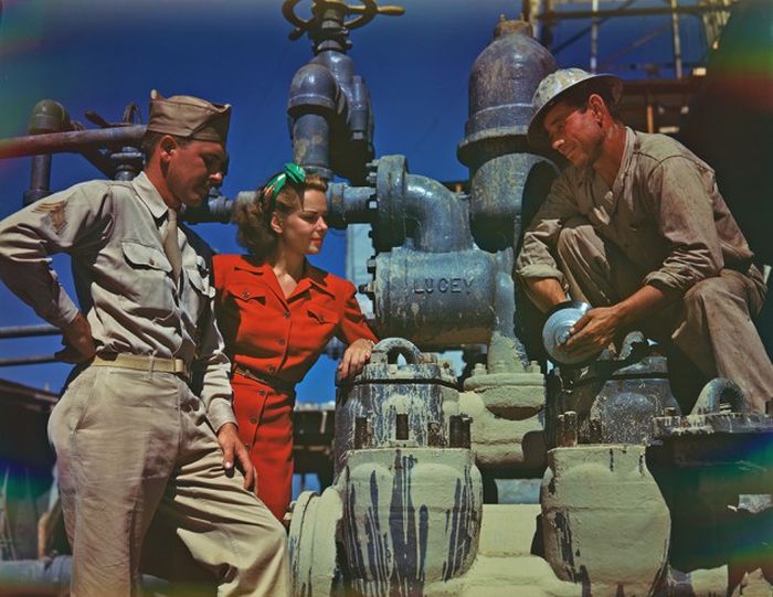 1940s Black And White Photos In Color (49 pics)