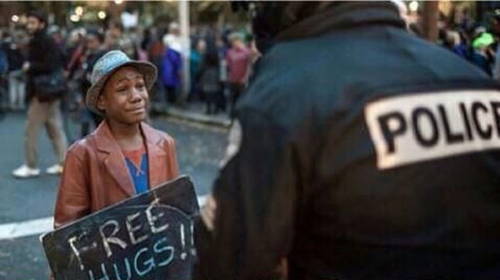 Black Boy Gives Away A Free Hug To A White Cop (3 pics)