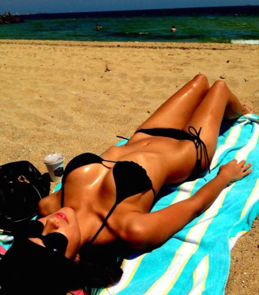 These Girls In Bikinis Will Warm Up Your Winter (46 pics)