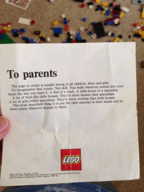 LEGO Sent A Very Powerful Message To Parents In The 70s (2 pics)