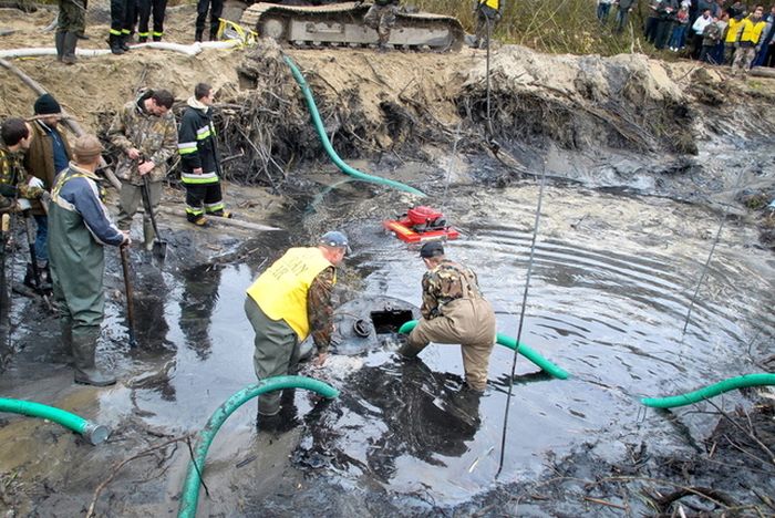 An Army Tank Is Found Buried In A River (10 pics)