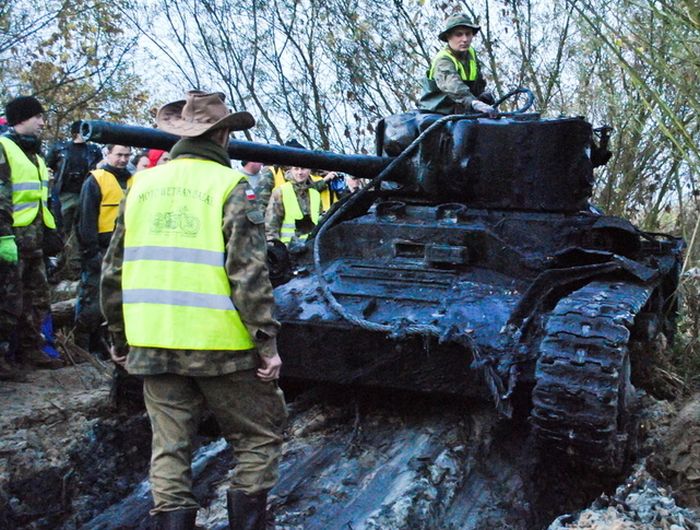 An Army Tank Is Found Buried In A River (10 pics)