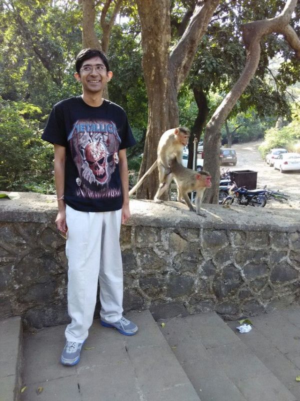 These Monkeys Gave This Guy A Picture To Remember (4 pics)