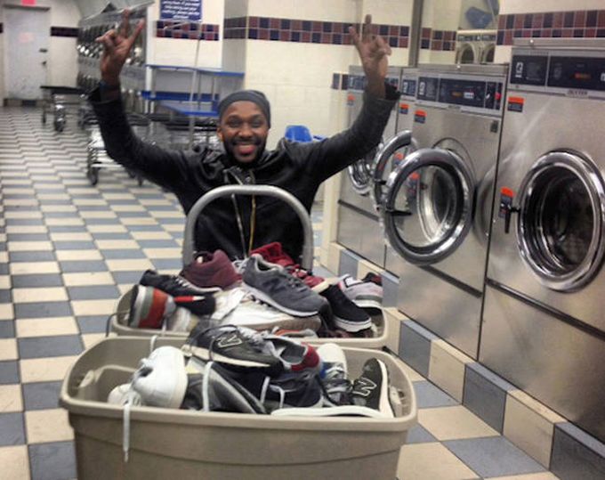 One Man In New York City Is Giving The Homeless Free Shoes (8 pics)