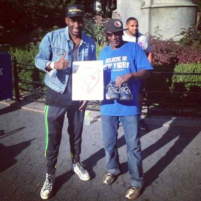 One Man In New York City Is Giving The Homeless Free Shoes (8 pics)