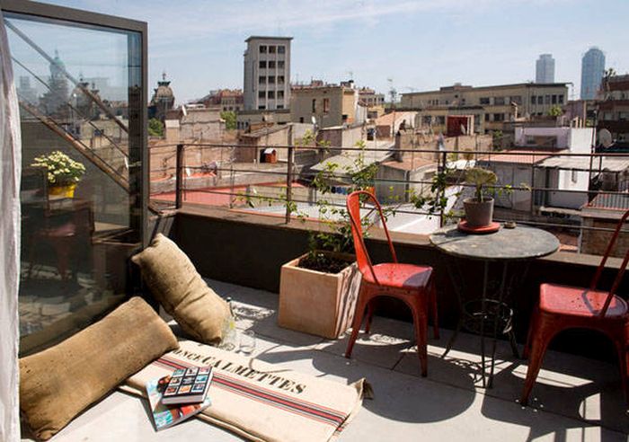 This Apartment In Barcelona Looks Like A LEGO Structure (16 pics)