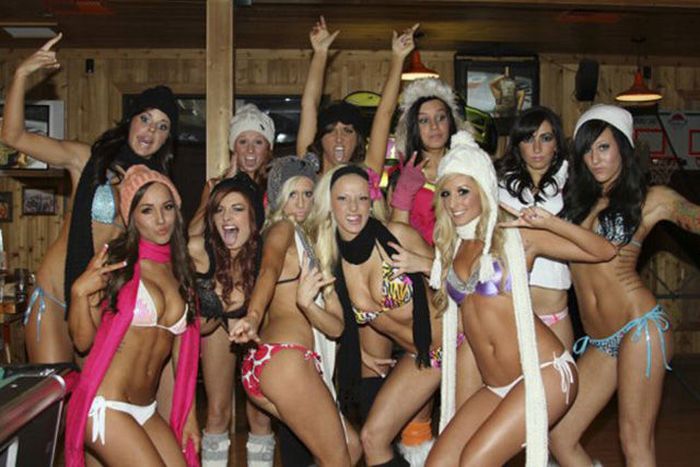 These Hot Babes Will Keep You Warm All Winter Long (36 pics)