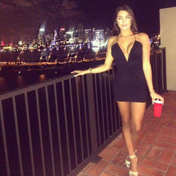 These Girls In Tight Dresses Are Exactly What You Need Right Now (51 pics)