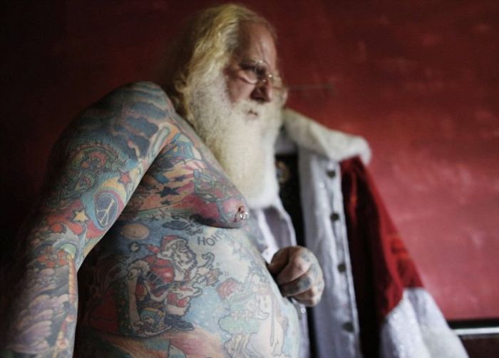 This Santa Is Covered In Tattoos (10 pics)