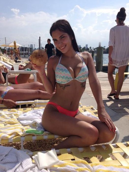 There's Just Nothing Bad About Hot Girls In Bikinis (51 pics)