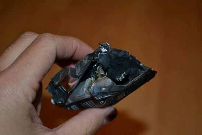 Samsung Phone Explodes While The Owner Is Sleeping (13 pics)