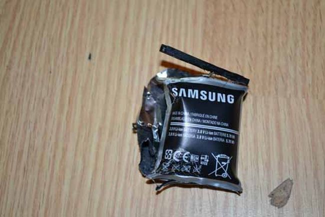 Samsung Phone Explodes While The Owner Is Sleeping (13 pics)