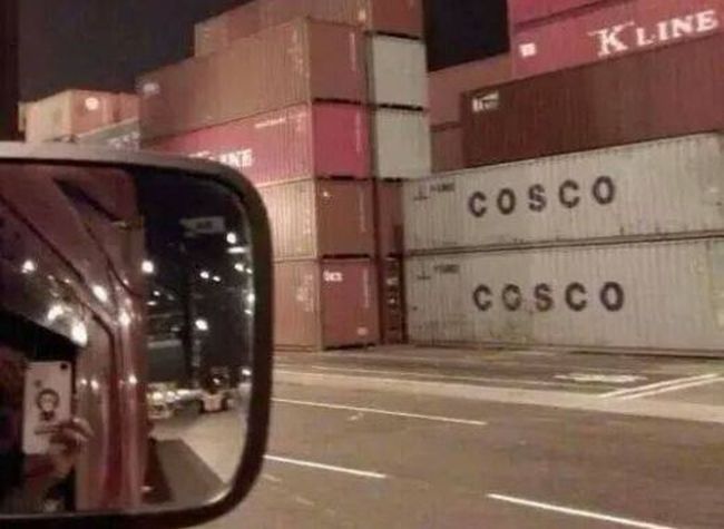 Truck Driver Forgot to Uncouple the Container (2 pics)