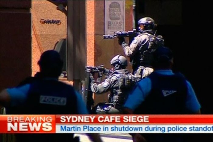 Photos From The Hostage Situation In Sydney (27 pics)