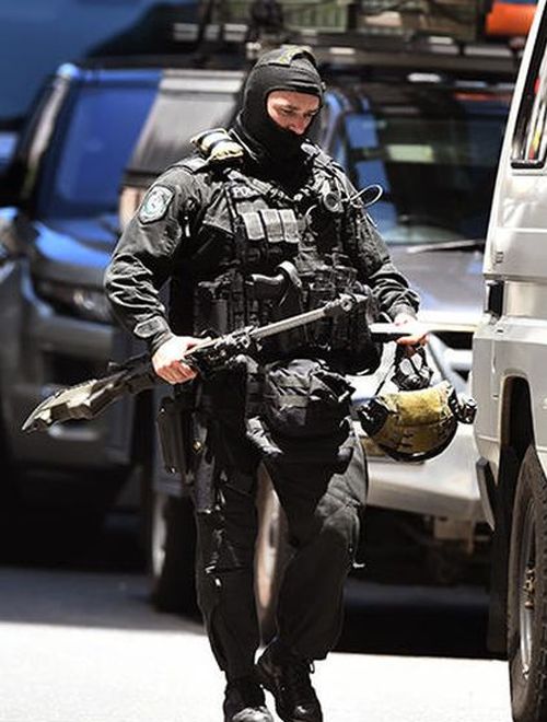 Photos From The Hostage Situation In Sydney (27 pics)