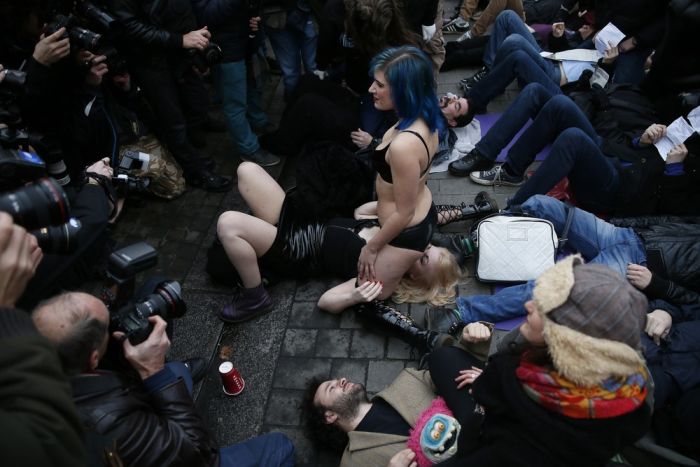Porn Protesters Sit On Each Other's Faces In London (25 pics)