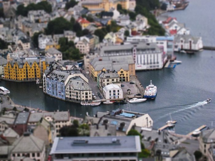 Tilt-Shift Photos Of The Cities (63 pics)