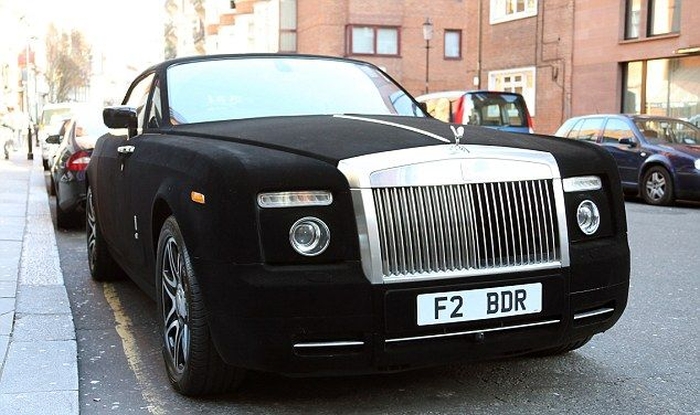 This Rolls Royce Is Covered In Velvet (6 pics)