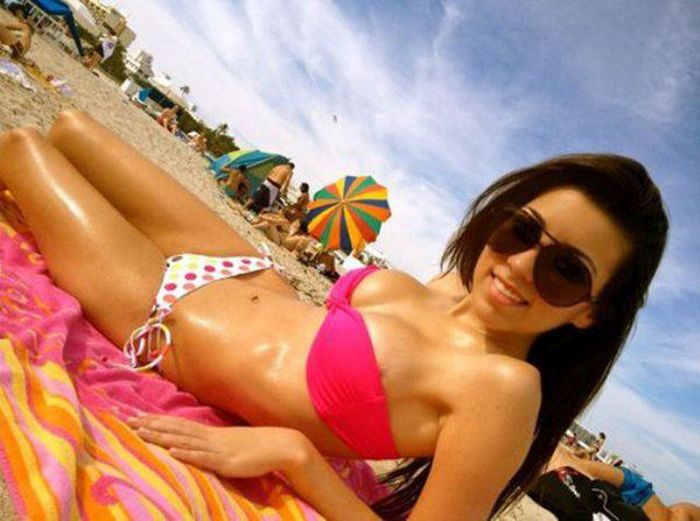 Hot Babes Hanging Out In Bikinis (57 pics)