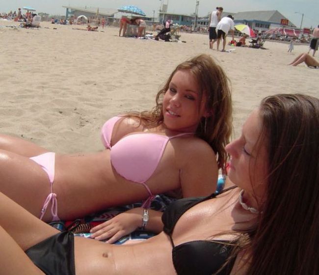 Hot Babes Hanging Out In Bikinis 57 Pics
