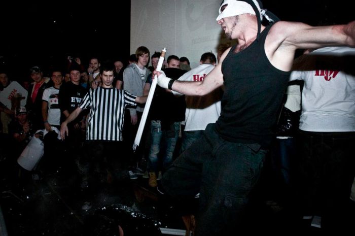 Hungarian Wrestlers Go Hardcore (42 pics)