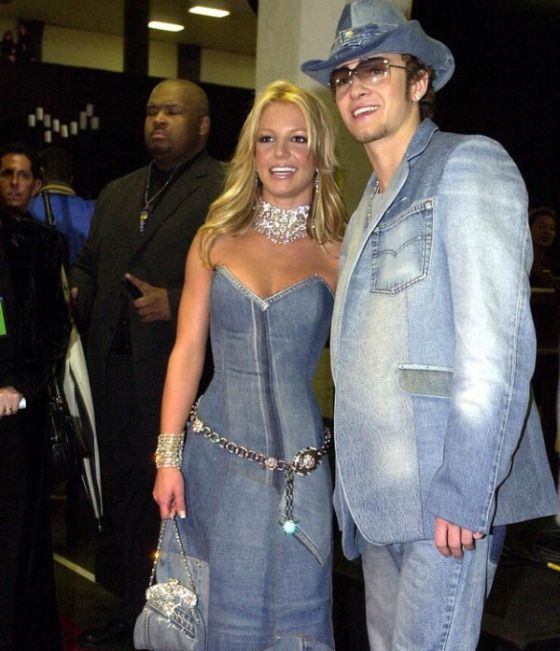 Celebrities Wearing Early 2000s Outfits That Will Make You Cringe (25 pics)