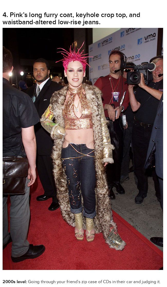 Celebrities Wearing Early 2000s Outfits That Will Make You Cringe (25 pics)