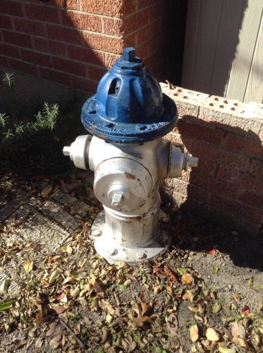 Turning A Fire Hydrant Into A Table  (11 pics)