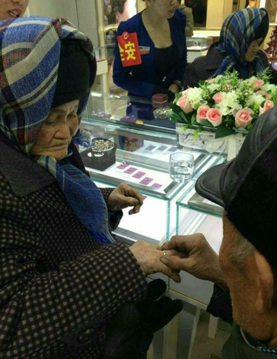 Janitor Proposes To His 80 Year Old Lover (7 pics)