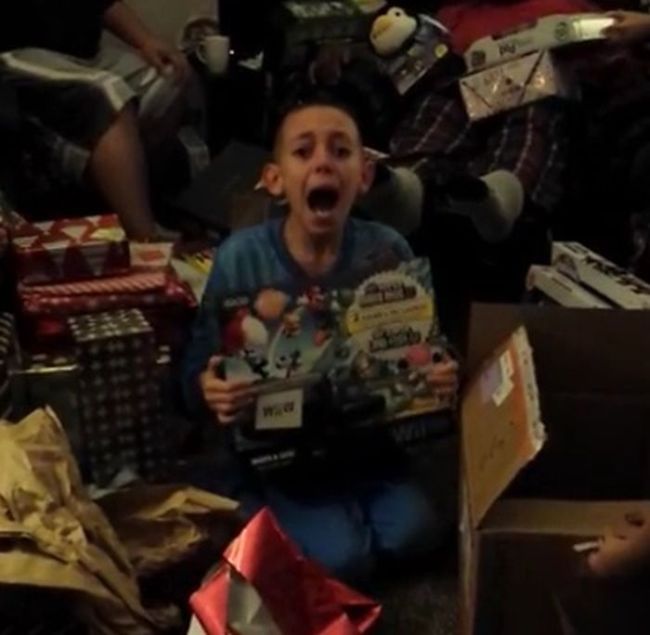 The Joy Of Getting Video Games For Christmas (34 pics)