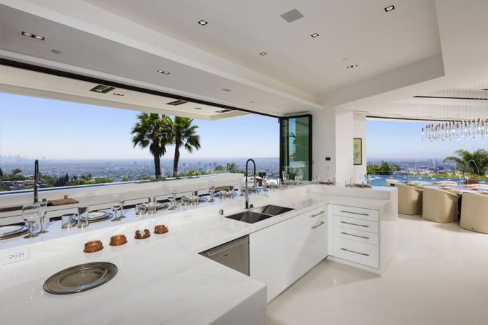 Minecraft Creator Purchases $70 Million Dollar Mansion In Beverly Hills (17 pics)