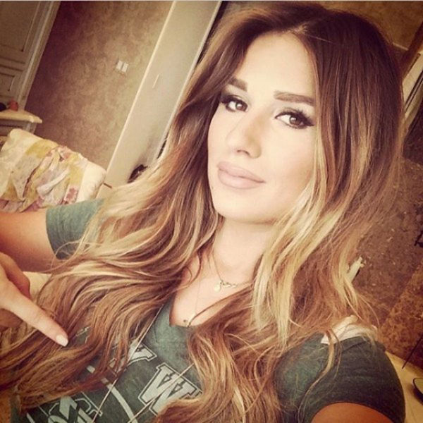 Hot Girls of NFL Superstars (24 pics)
