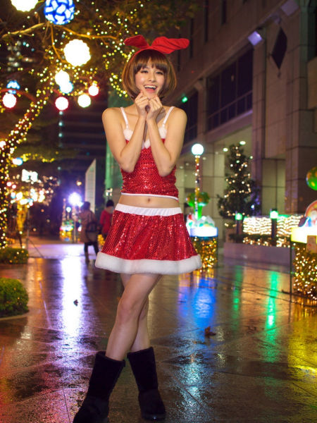 Sexy Christmas Girls That Are Both Naughty And Nice (61 pics)