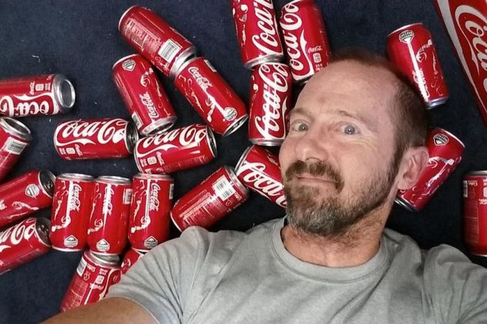 This Man Drank Ten Cans Of Coke Every Day For A Month (4 pics)