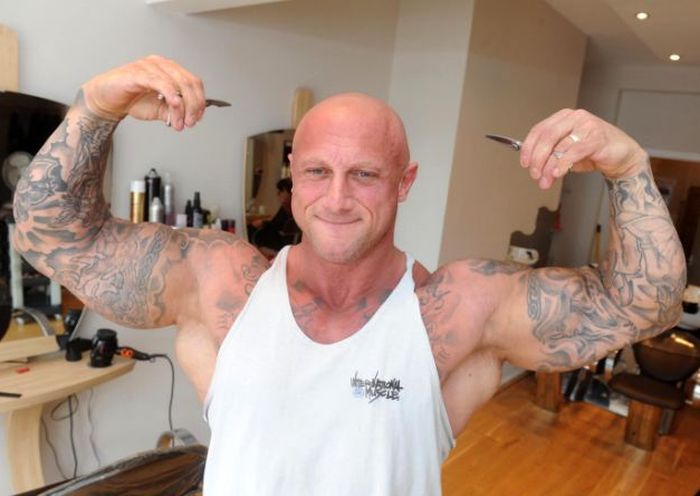 Hairstylist Eats 6,000 Calories A DAY In Hopes Of Becoming Mr. Universe (10 pics)