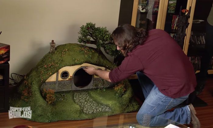 This Lord Of The Rings Litter Box Is A Cat's Dream Come True (16 pics)
