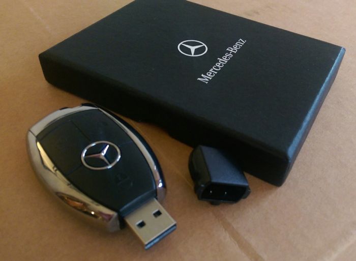 This Guy Made His Girlfriend Think She Was Getting A Mercedes For Xmas (3 pics)