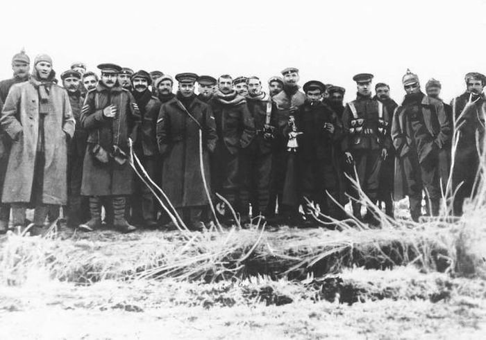 The Heartwarming Story Of A Christmas Truce From World War I (6 pics)